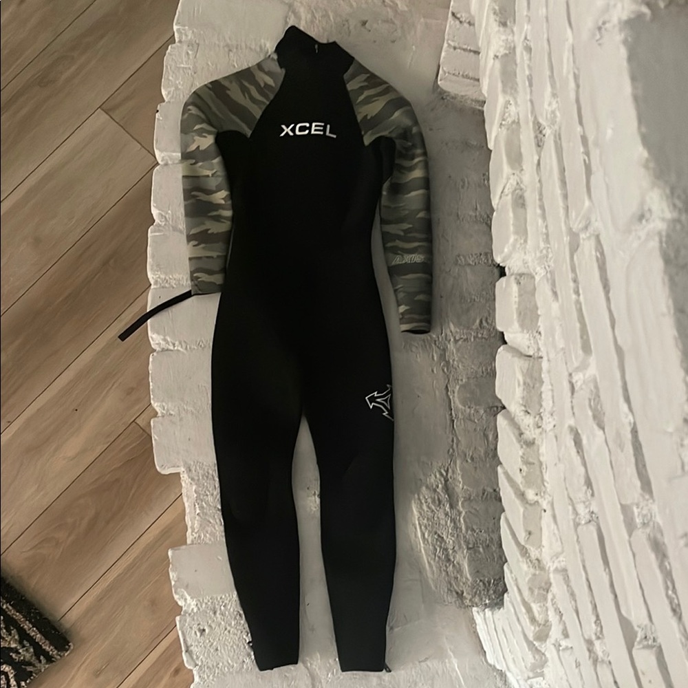 Barely Worn! Xcel Axis 3/2 Camo/Black Wetsuit